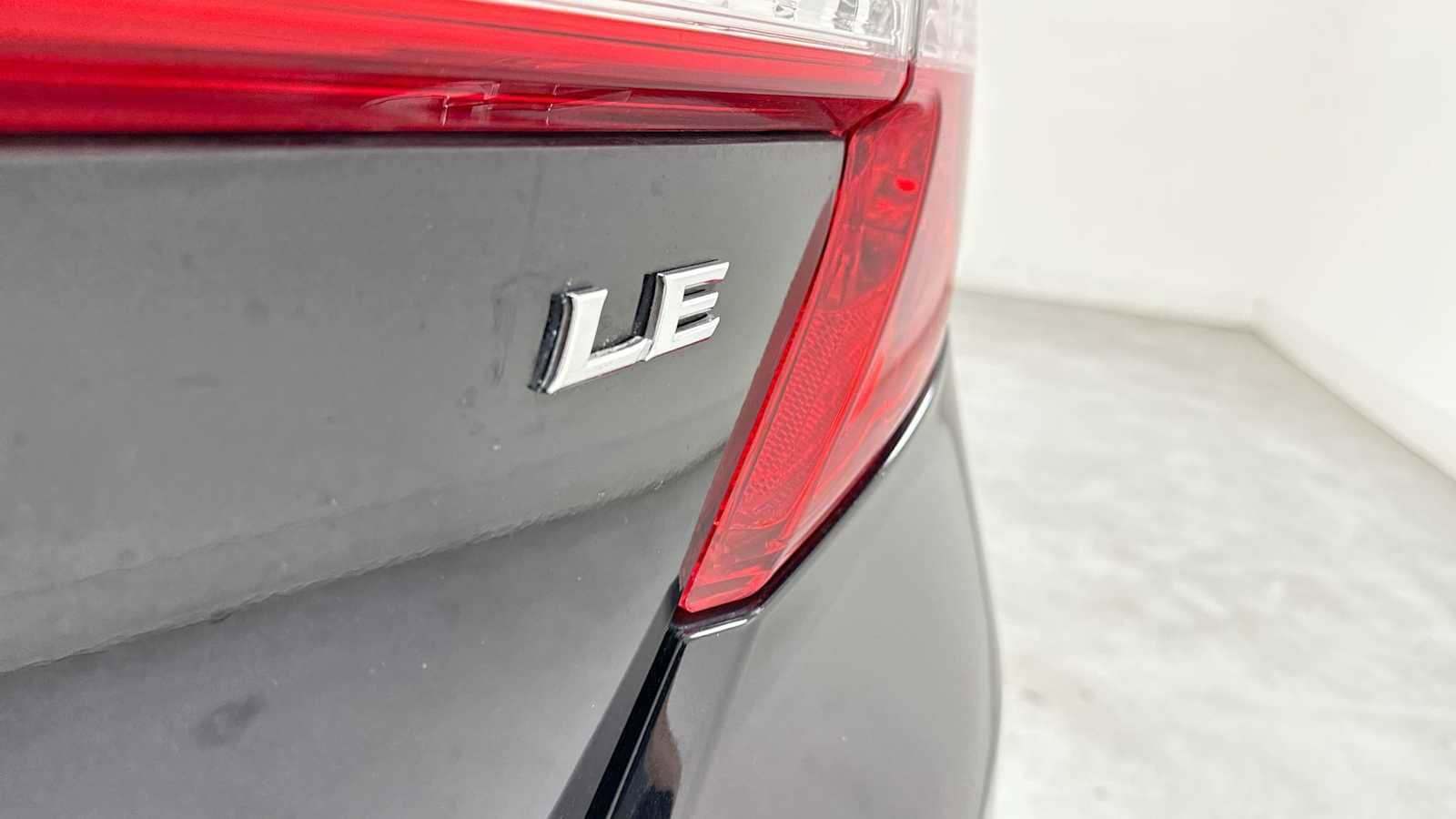 2014 Toyota Camry LE 26