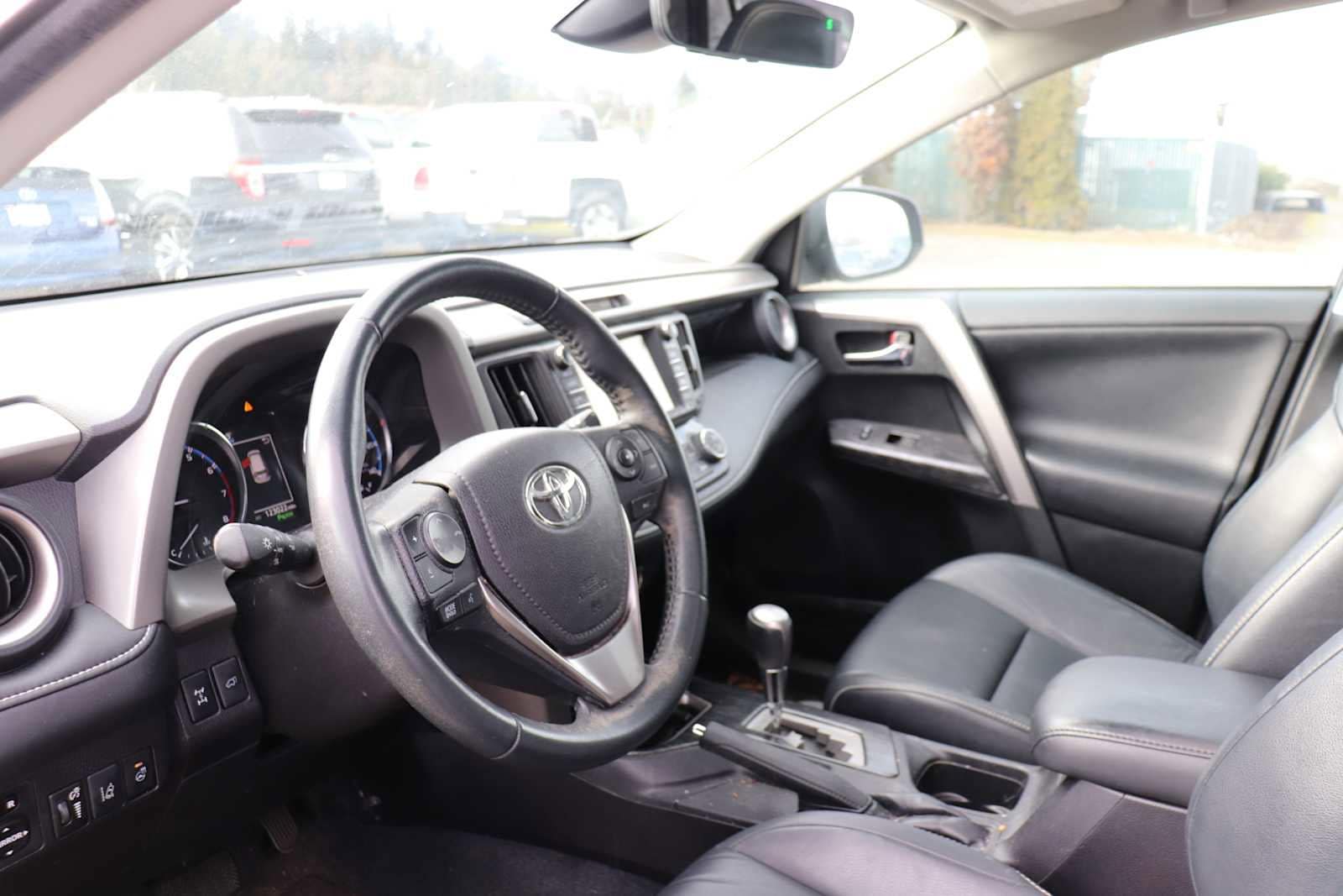 Thumbnail: 2017 Toyota RAV4 - 10