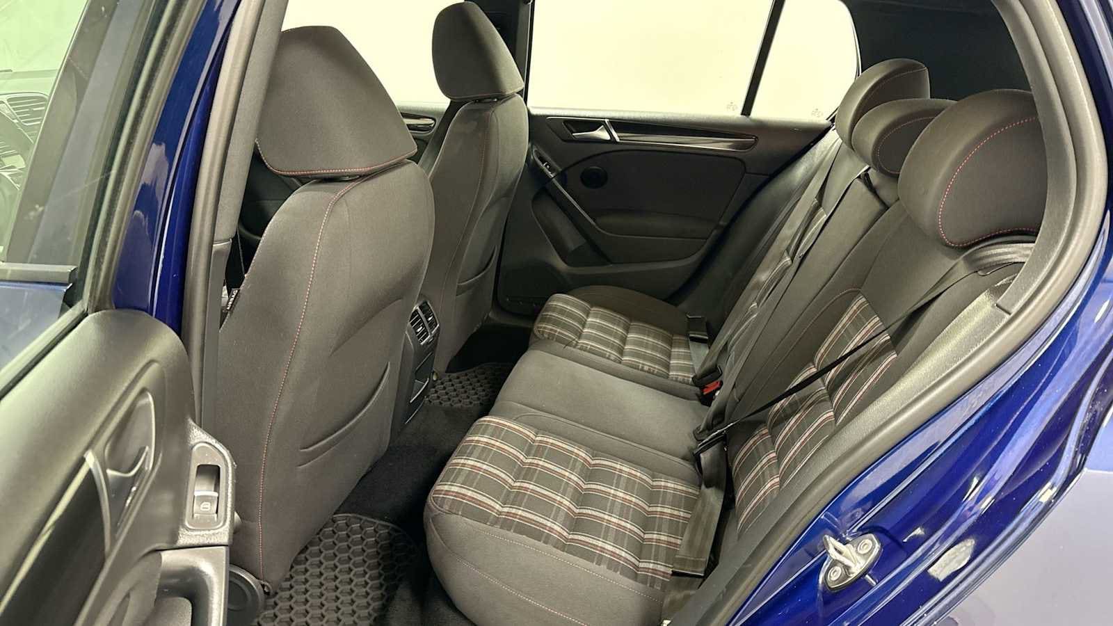 Thumbnail: 2013 Volkswagen Golf - 23