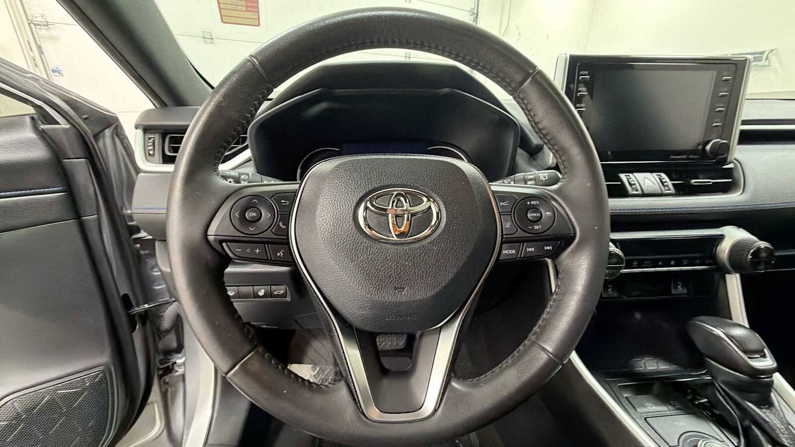 Thumbnail: 2019 Toyota RAV4 - 16