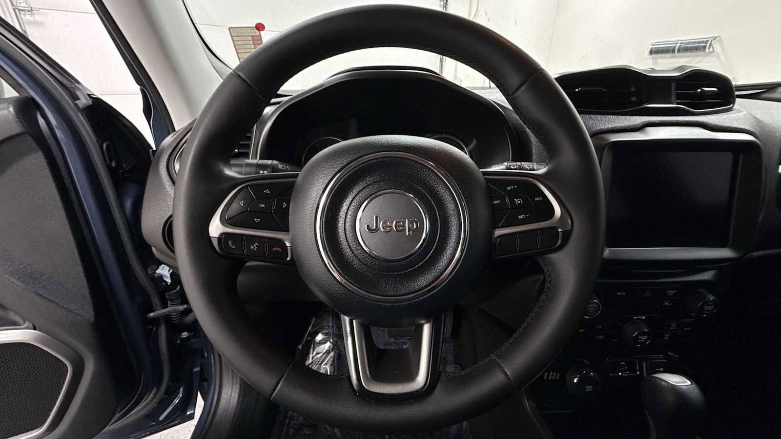 Thumbnail: 2022 Jeep Renegade - 16