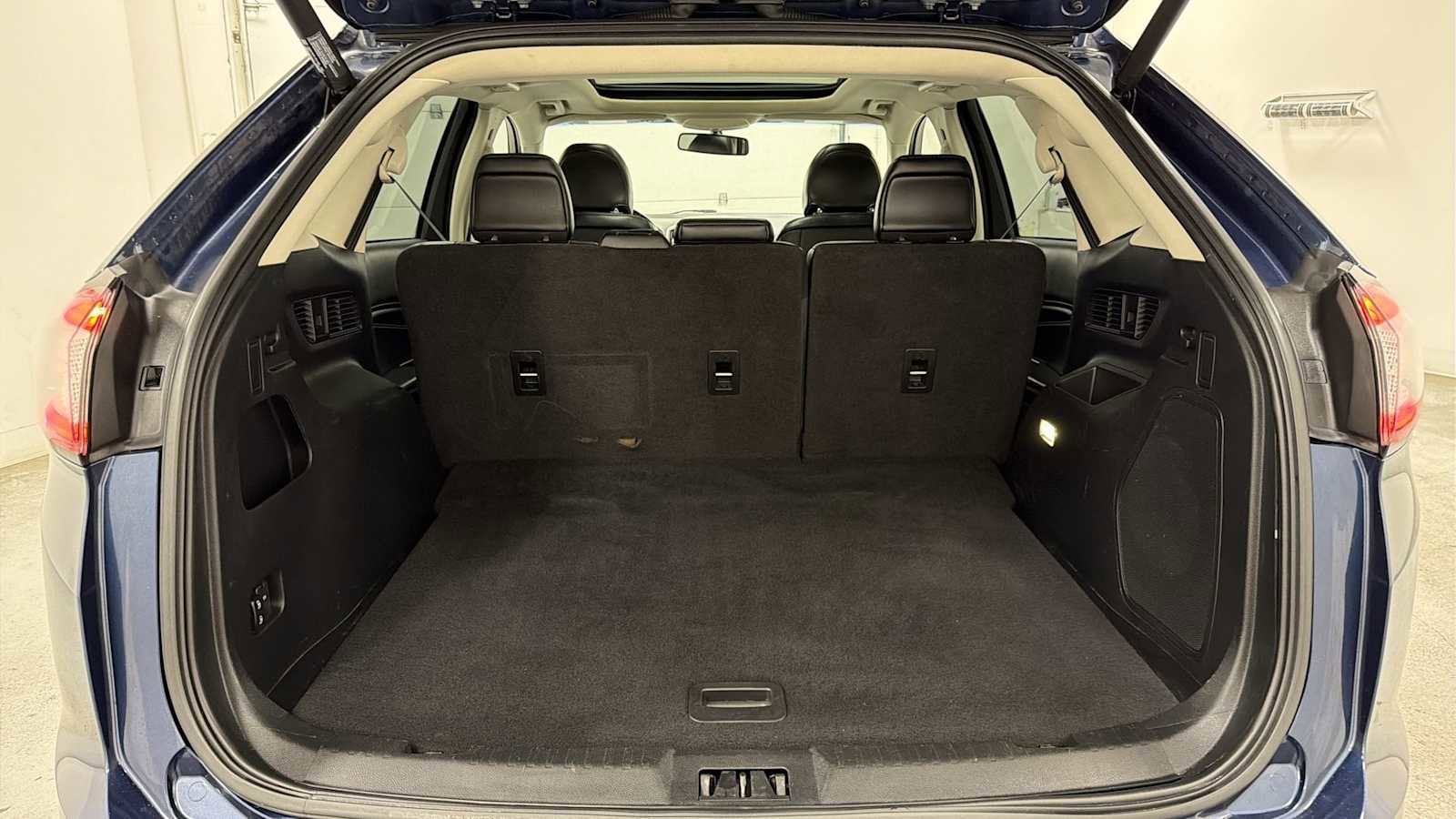 Thumbnail: 2017 Ford Edge - 28