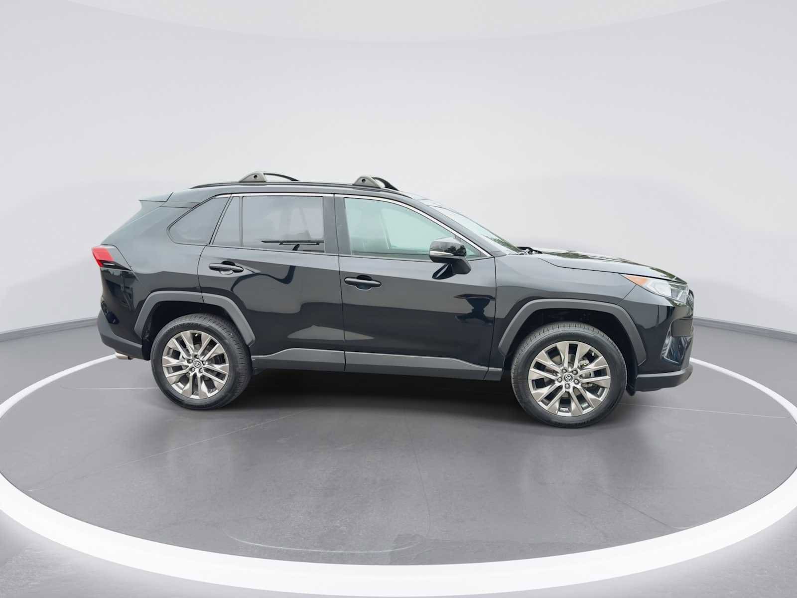 Thumbnail: 2019 Toyota RAV4 - 9