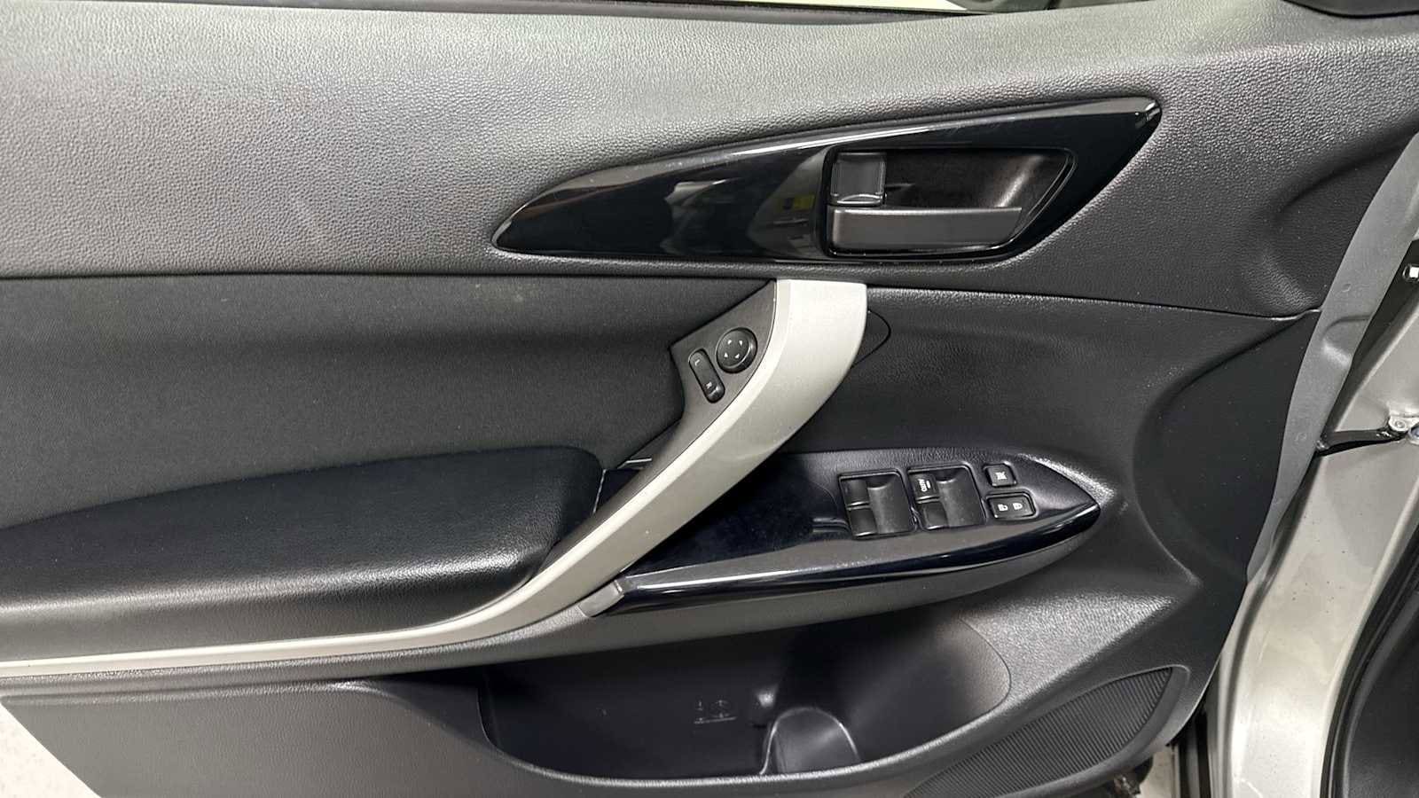 Thumbnail: 2023 Mitsubishi Eclipse Cross - 15