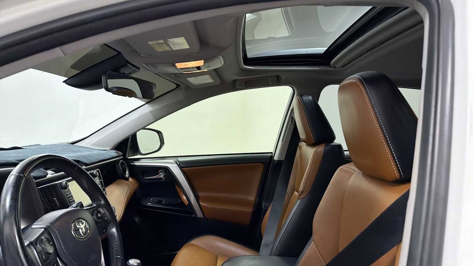 Thumbnail: 2017 Toyota RAV4 - 24