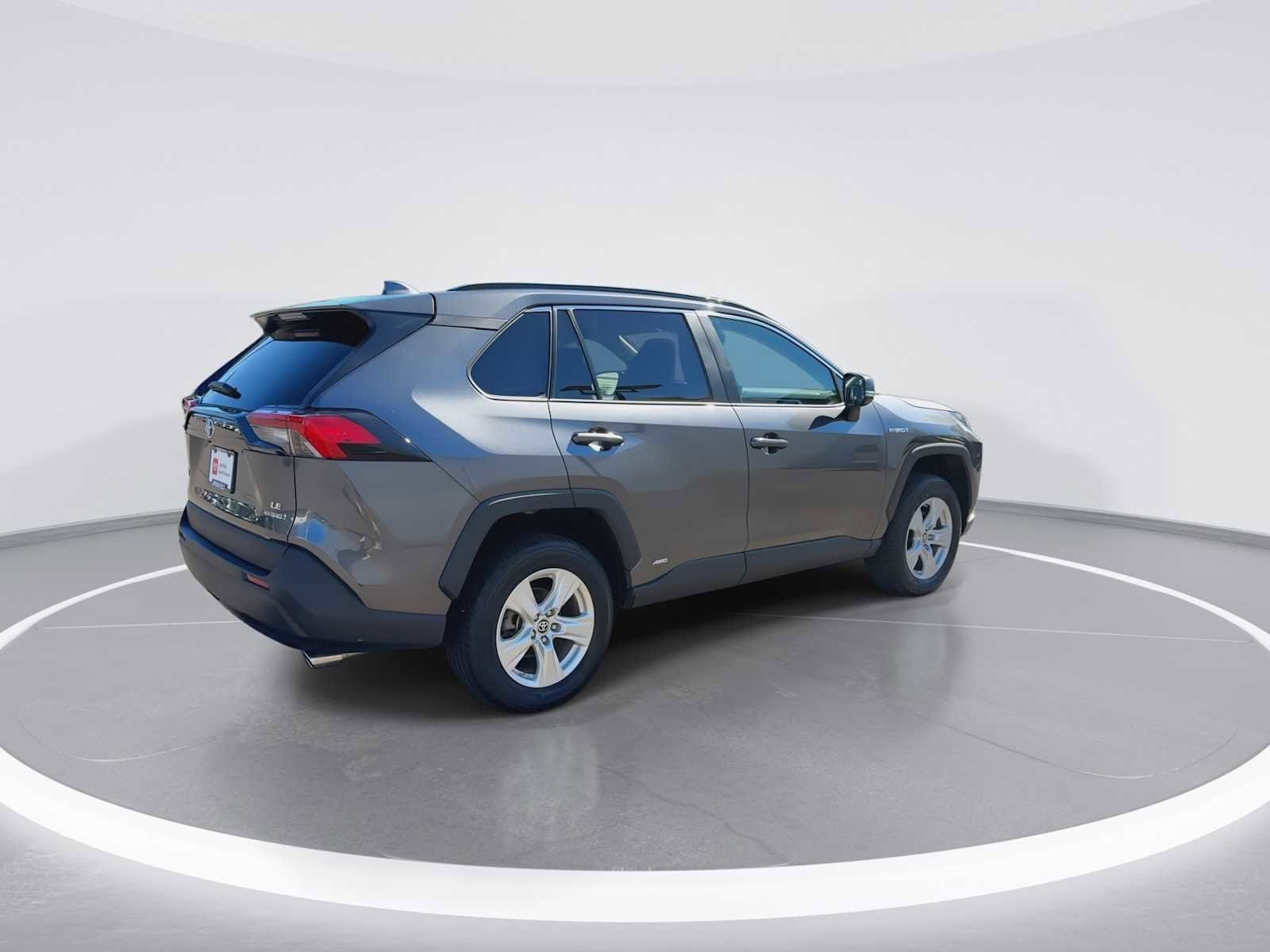 Thumbnail: 2021 Toyota RAV4 - 8