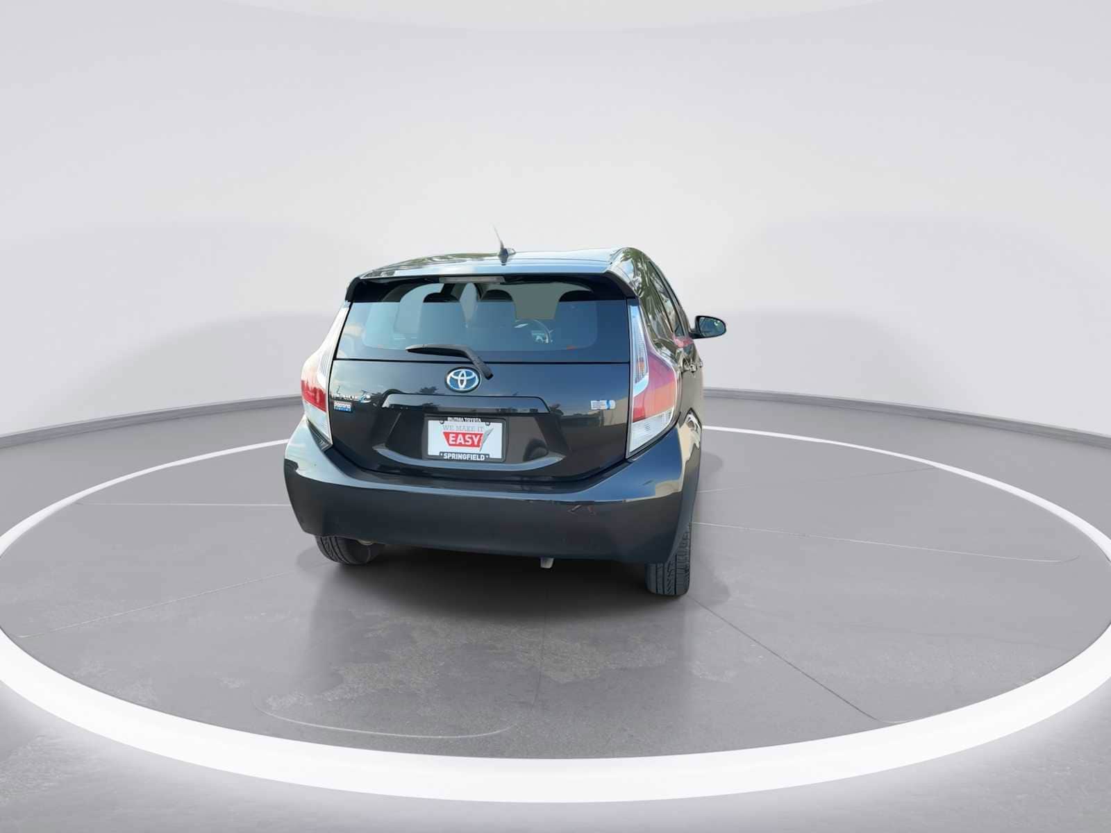 Thumbnail: 2016 Toyota Prius c - 7
