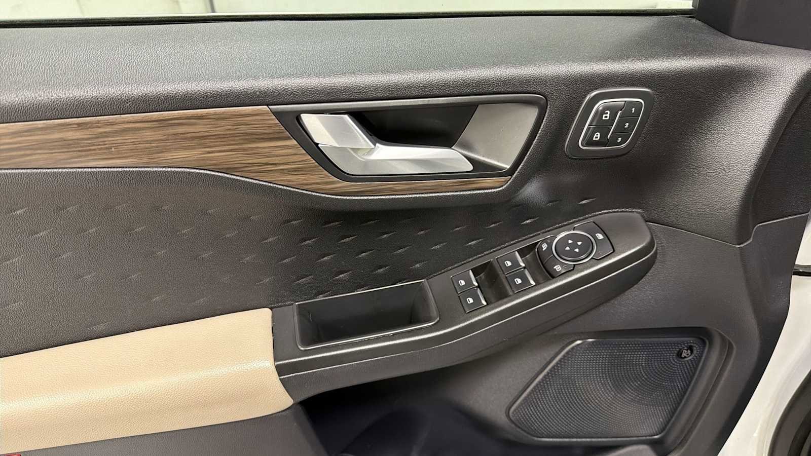 Thumbnail: 2020 Ford Escape - 15