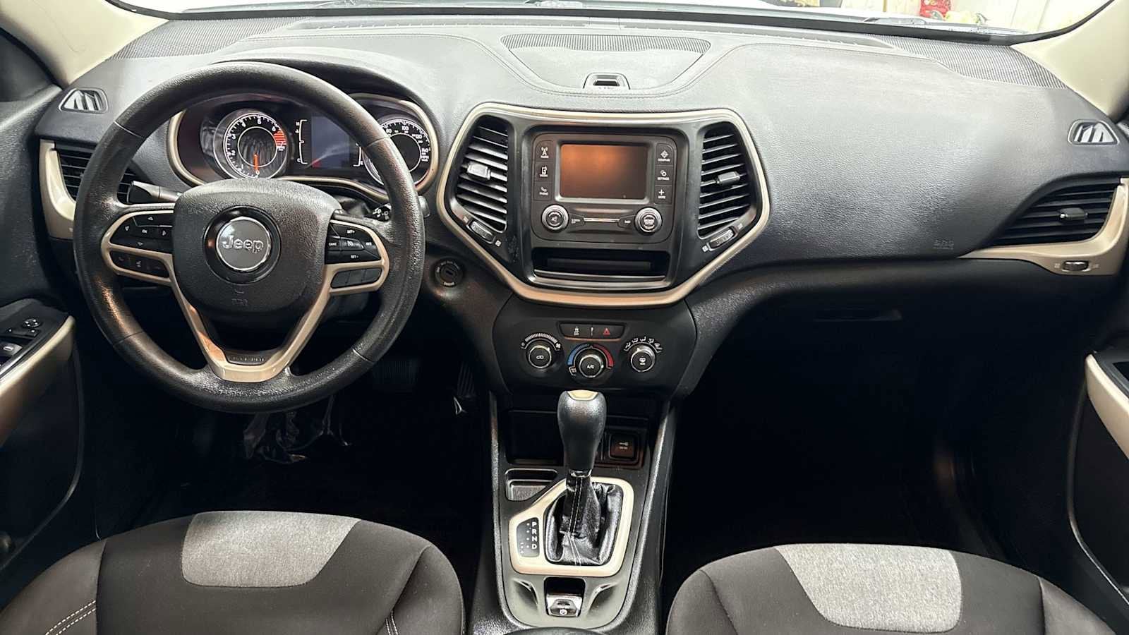 Thumbnail: 2017 Jeep Cherokee - 25