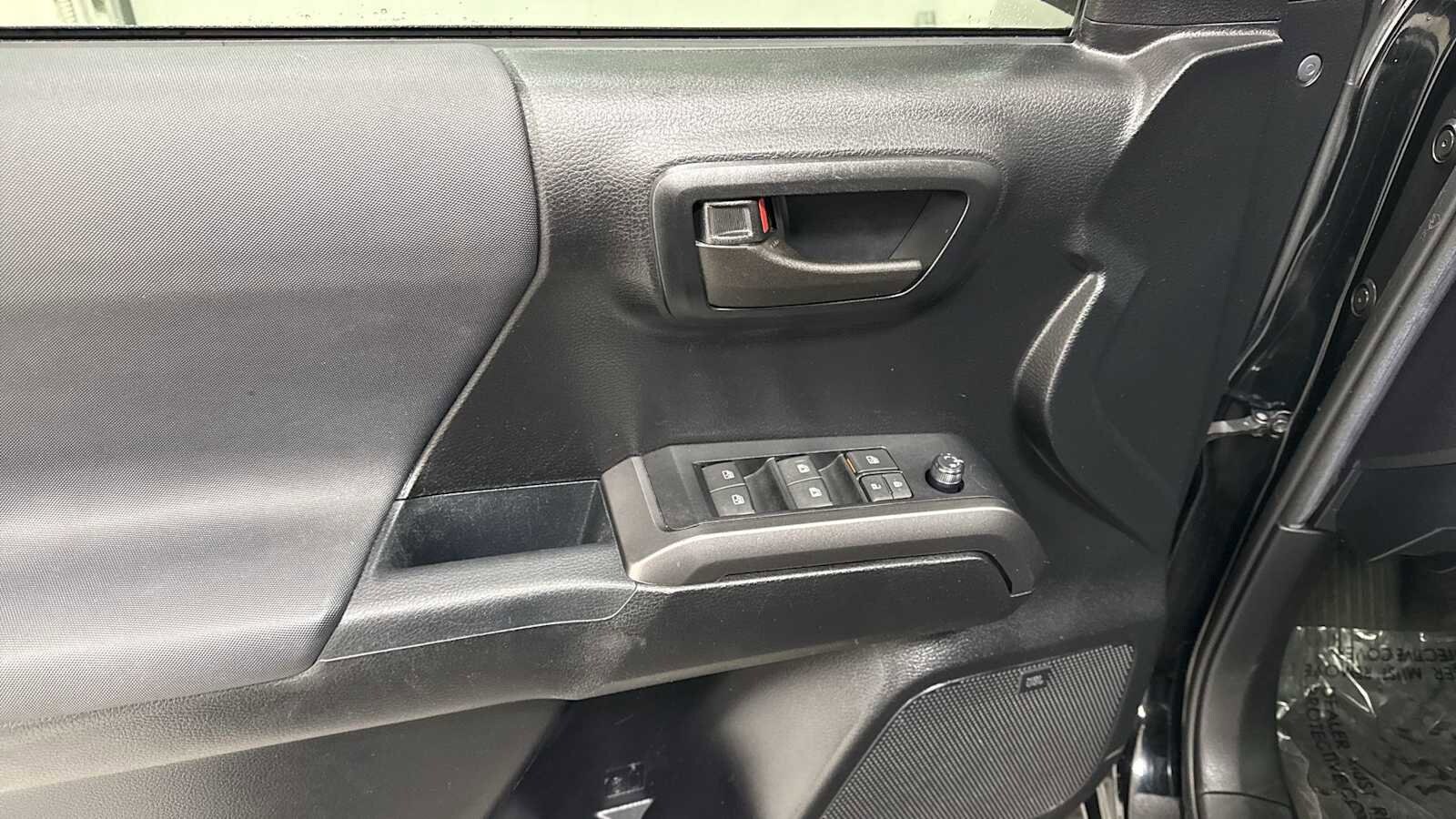 Thumbnail: 2021 Toyota Tacoma - 15