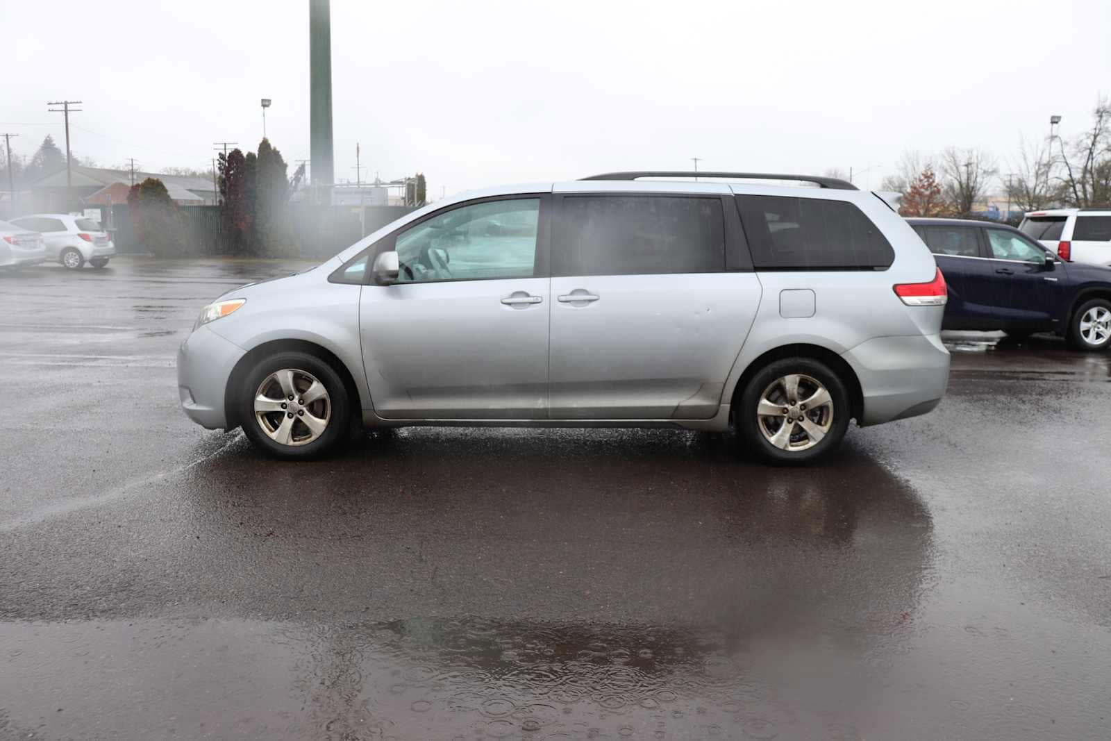 Thumbnail: 2012 Toyota Sienna - 8