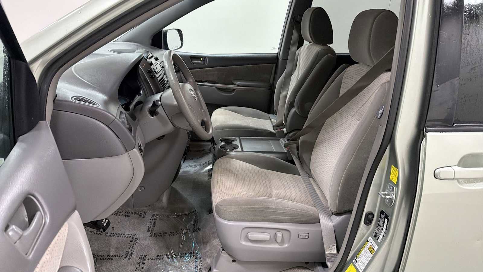 Thumbnail: 2010 Toyota Sienna - 13