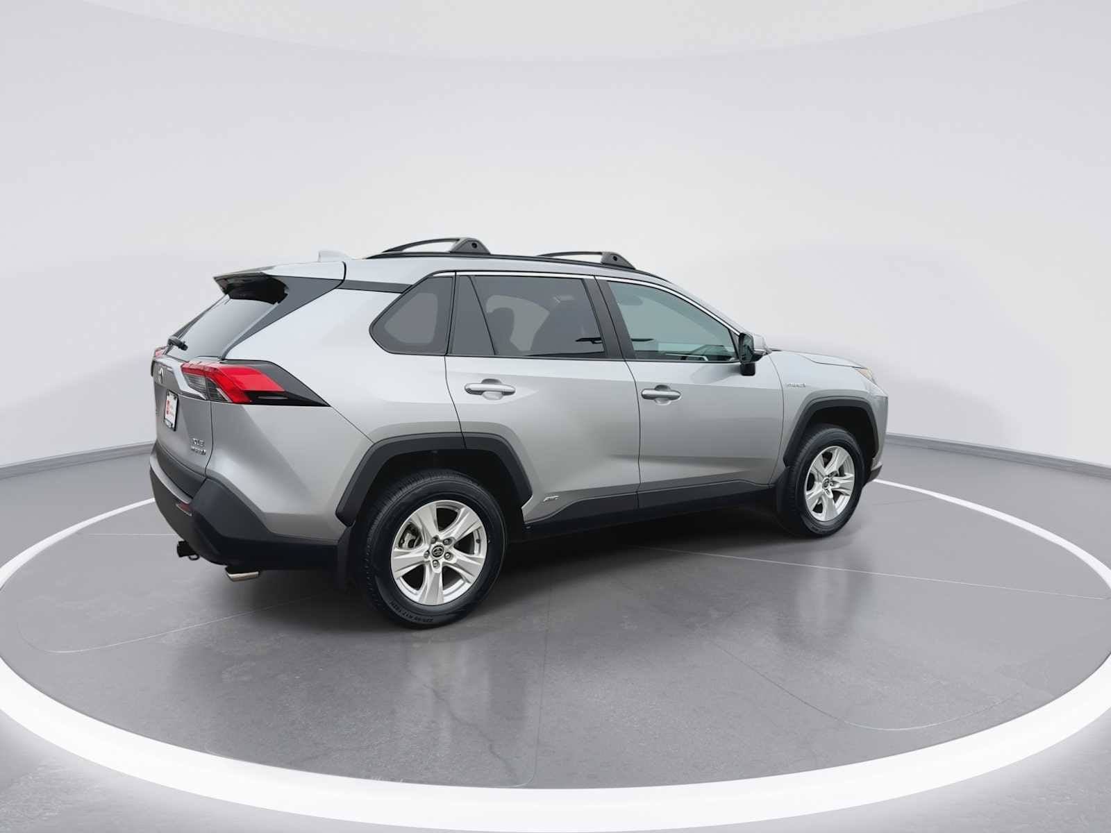 Thumbnail: 2021 Toyota RAV4 - 8