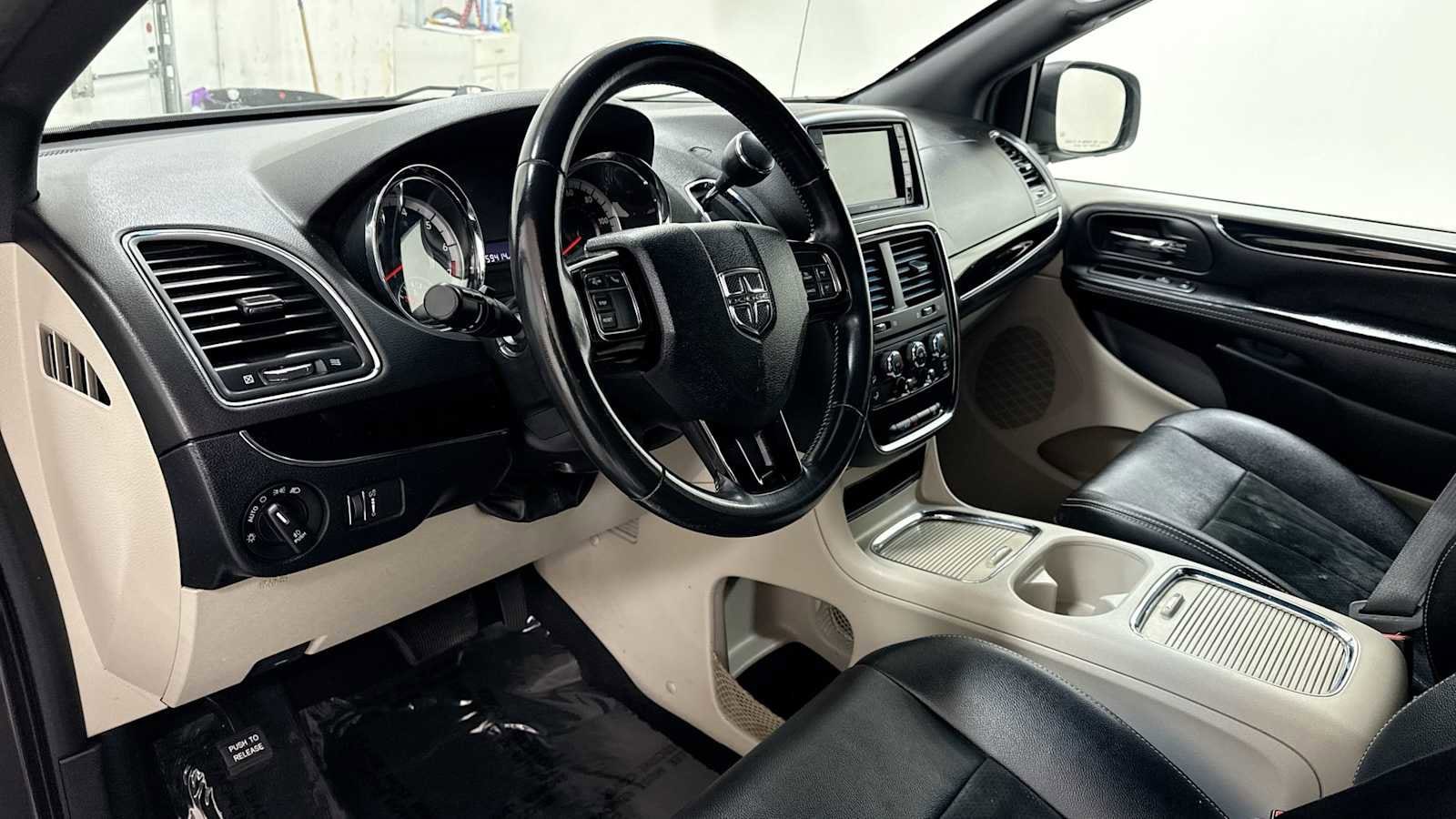 Thumbnail: 2018 Dodge Grand Caravan - 12