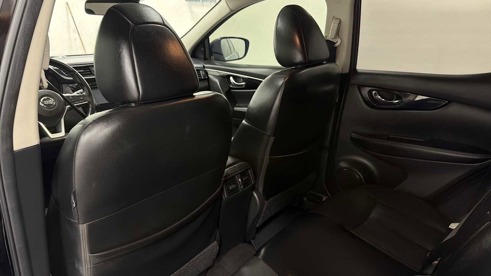 Thumbnail: 2018 Nissan Rogue Sport - 26