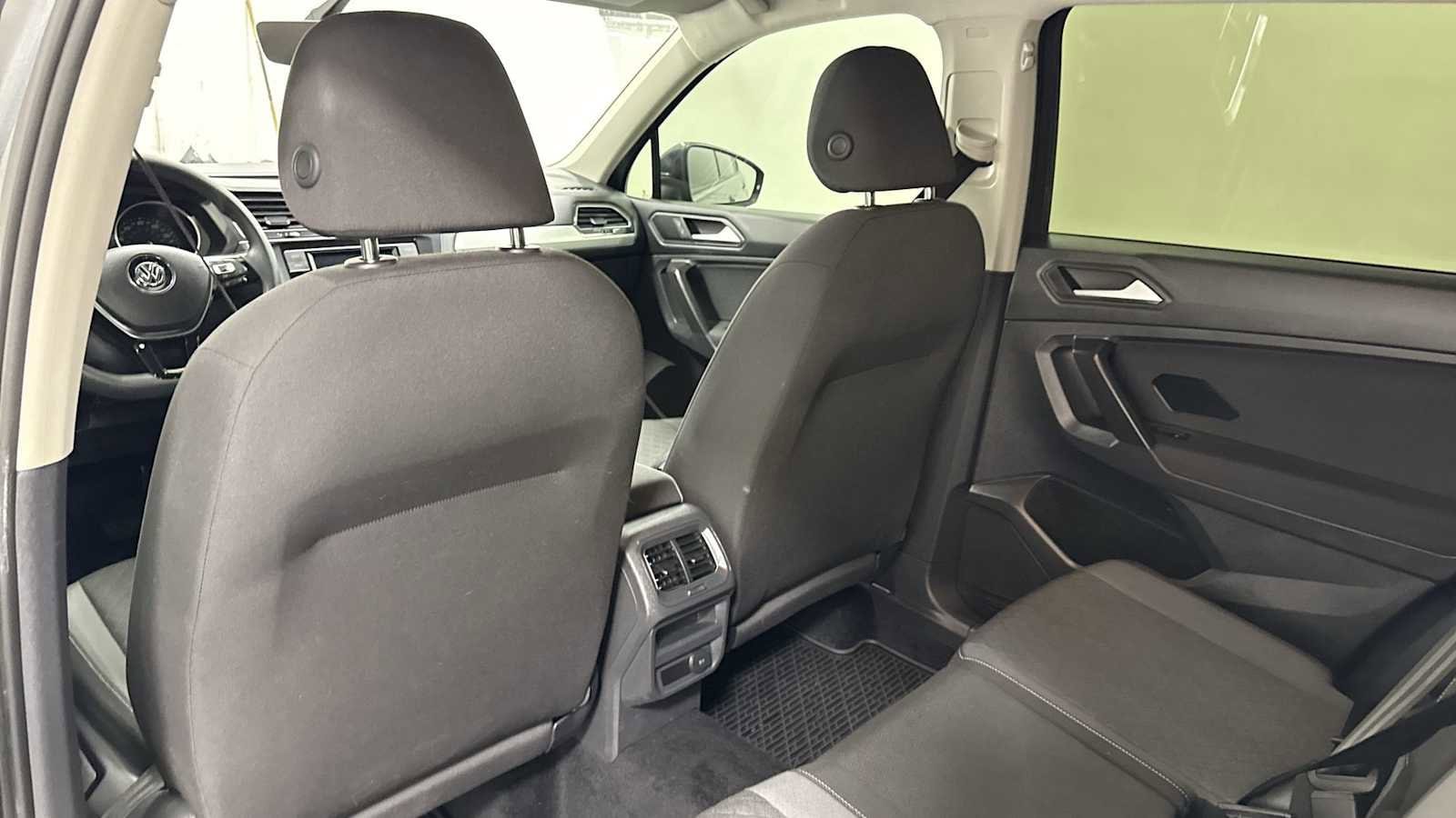 Thumbnail: 2021 Volkswagen Tiguan - 24