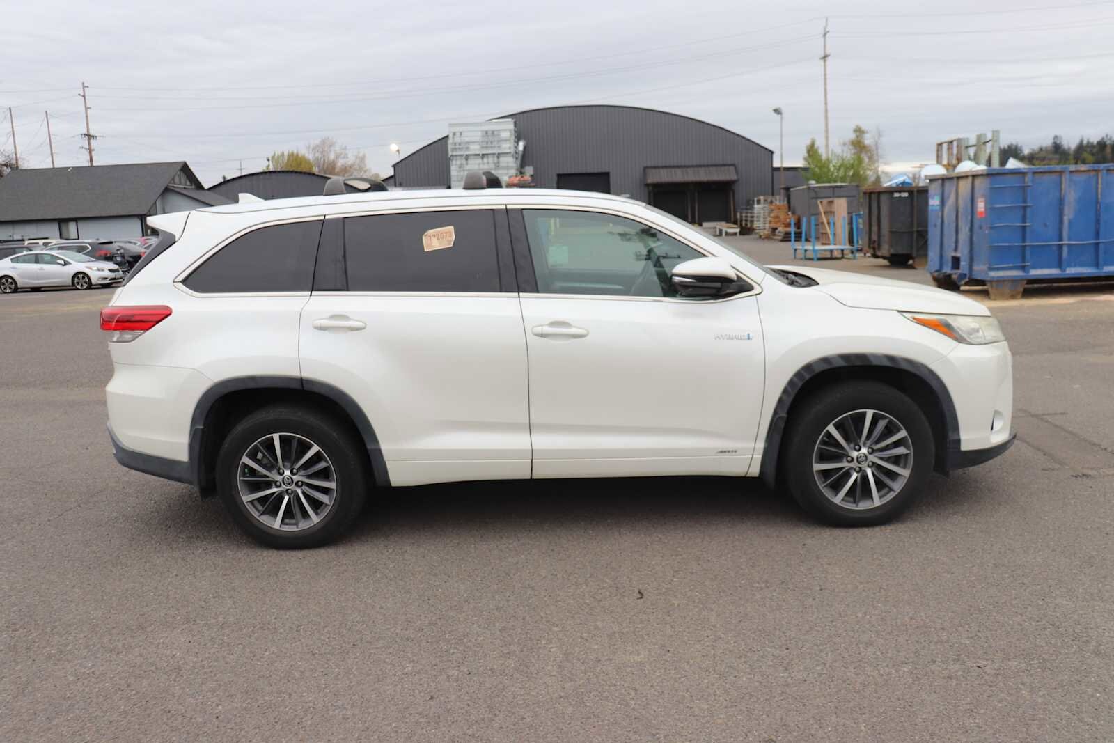 Thumbnail: 2017 Toyota Highlander - 4