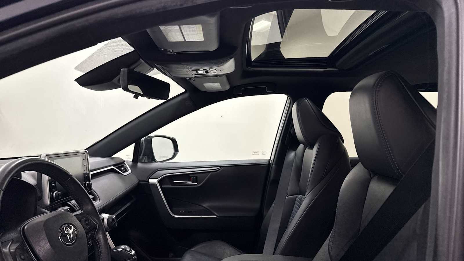 Thumbnail: 2021 Toyota RAV4 - 23