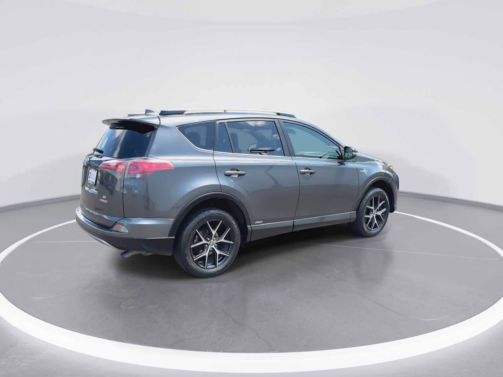 Thumbnail: 2017 Toyota RAV4 - 7