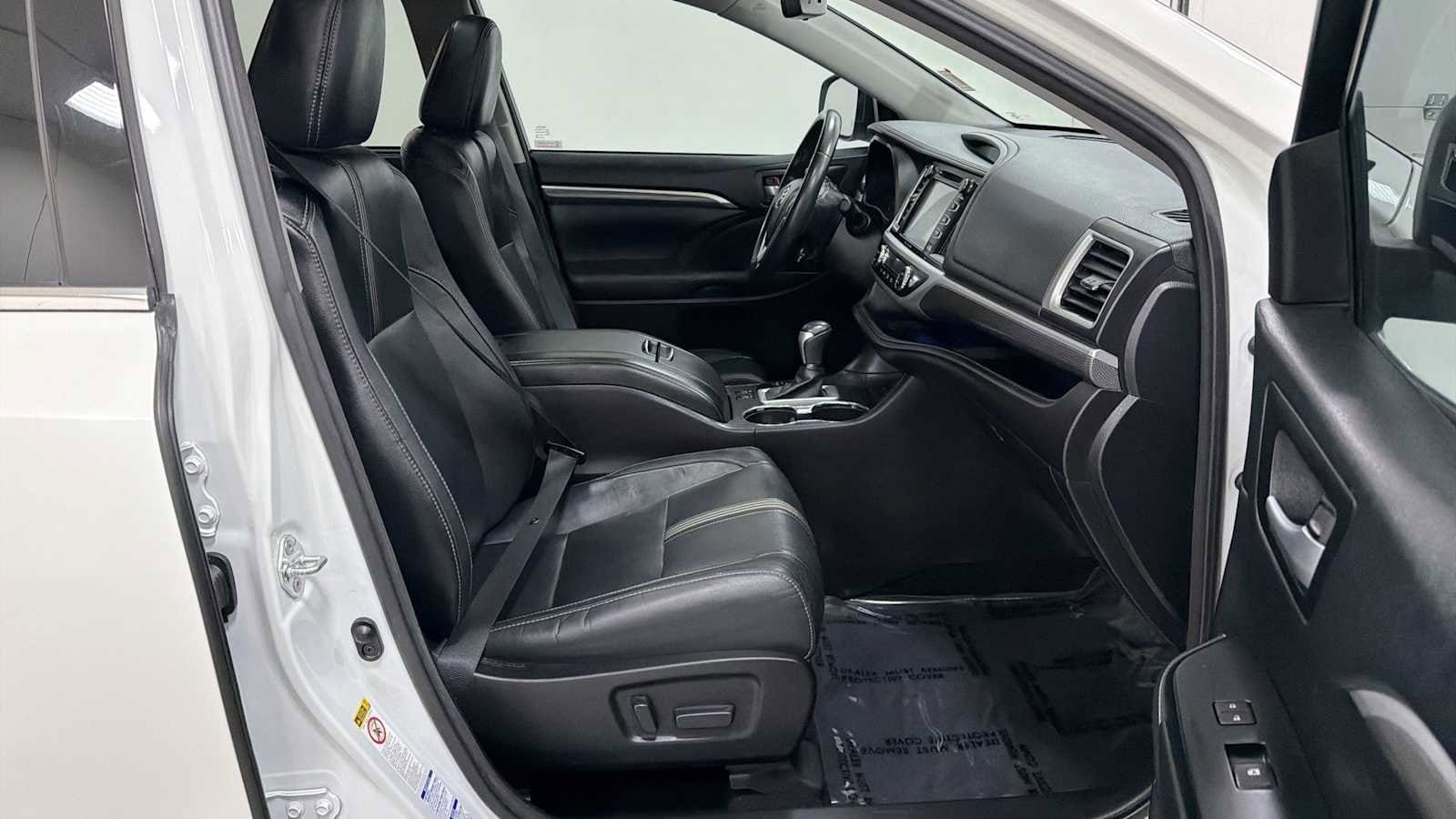 Thumbnail: 2017 Toyota Highlander - 31