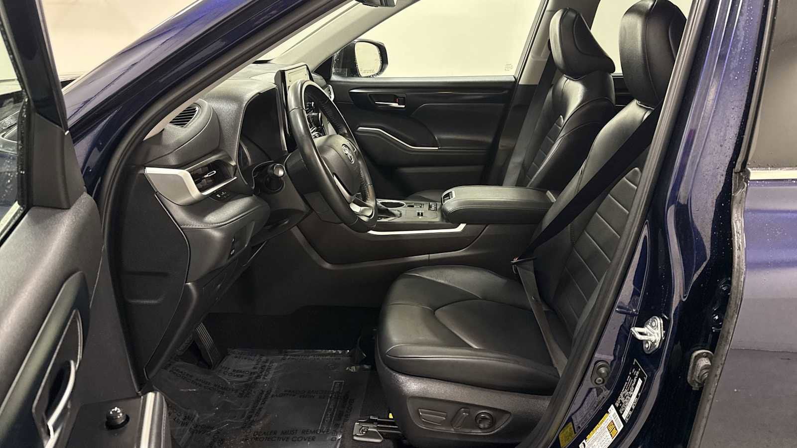 Thumbnail: 2022 Toyota Highlander - 13