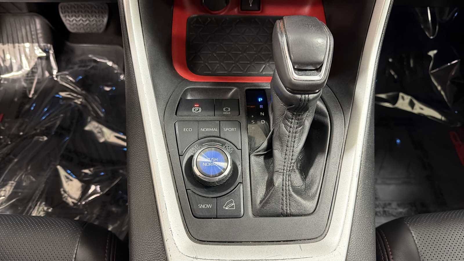 Thumbnail: 2022 Toyota RAV4 - 21