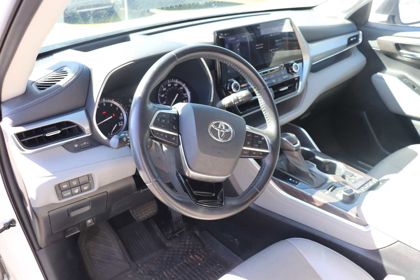 Thumbnail: 2020 Toyota Highlander - 10