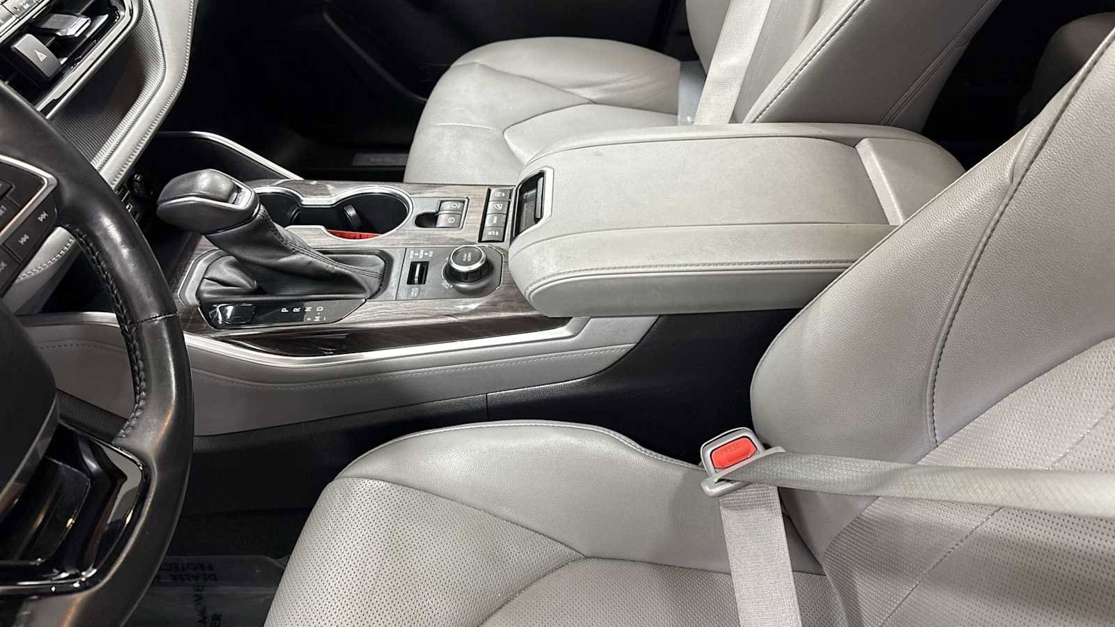 Thumbnail: 2021 Toyota Highlander - 23