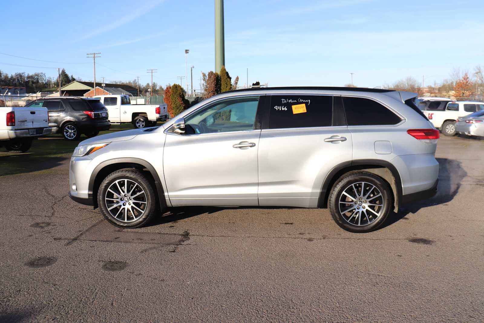 Thumbnail: 2018 Toyota Highlander - 8