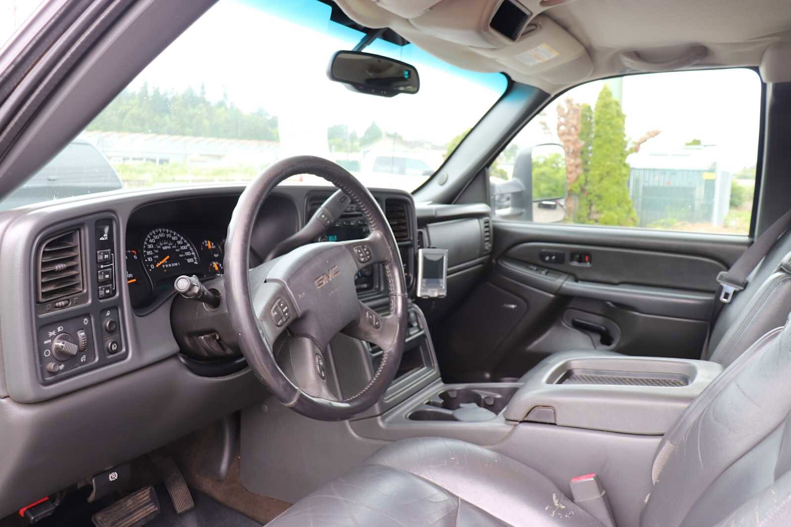 2006 GMC Sierra 2500  10