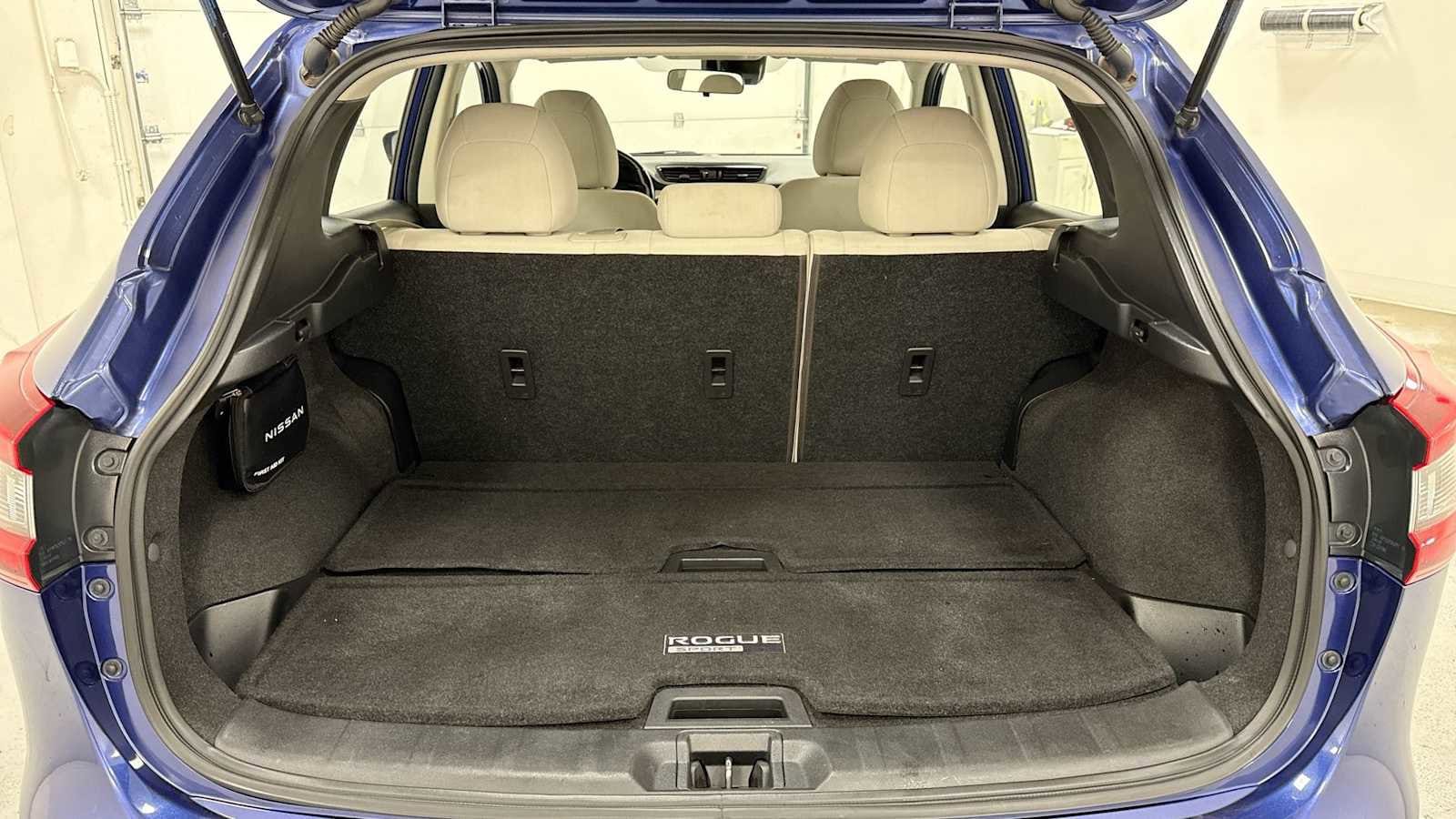 Thumbnail: 2022 Nissan Rogue Sport - 26