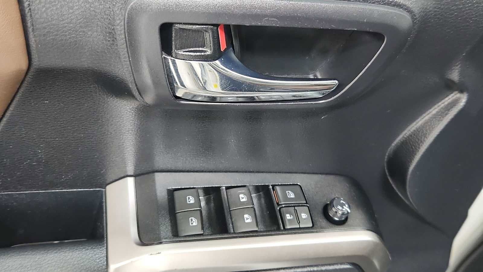 Thumbnail: 2021 Toyota Tacoma - 15