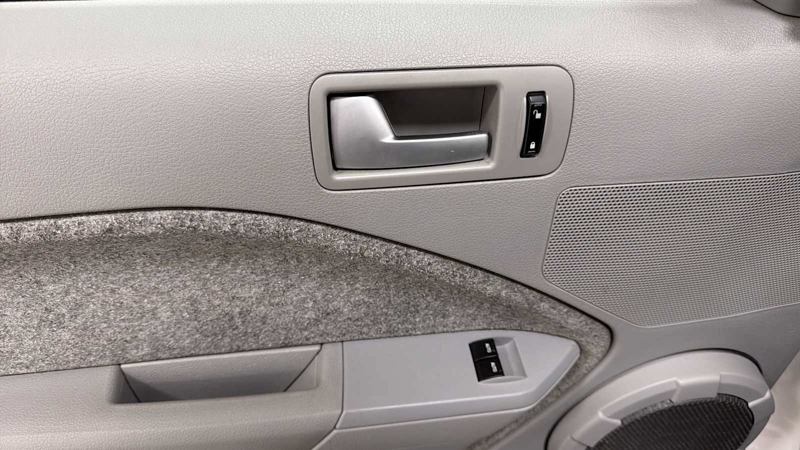 Thumbnail: 2008 Ford Mustang - 15