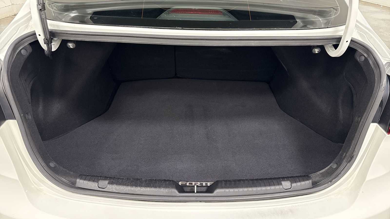 Thumbnail: 2016 Kia Forte - 25