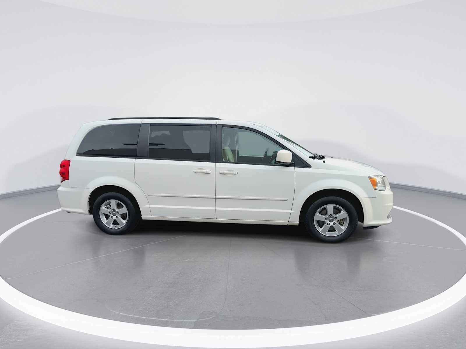 Thumbnail: 2011 Dodge Grand Caravan - 9