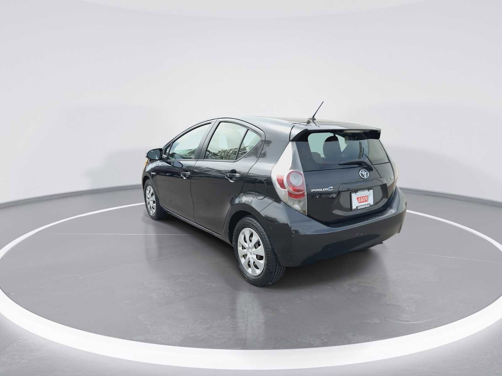 Thumbnail: 2014 Toyota Prius c - 6