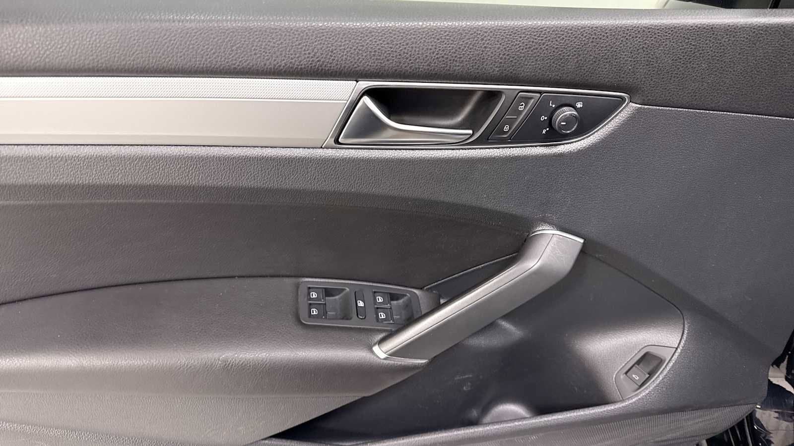 Thumbnail: 2019 Volkswagen Passat - 15