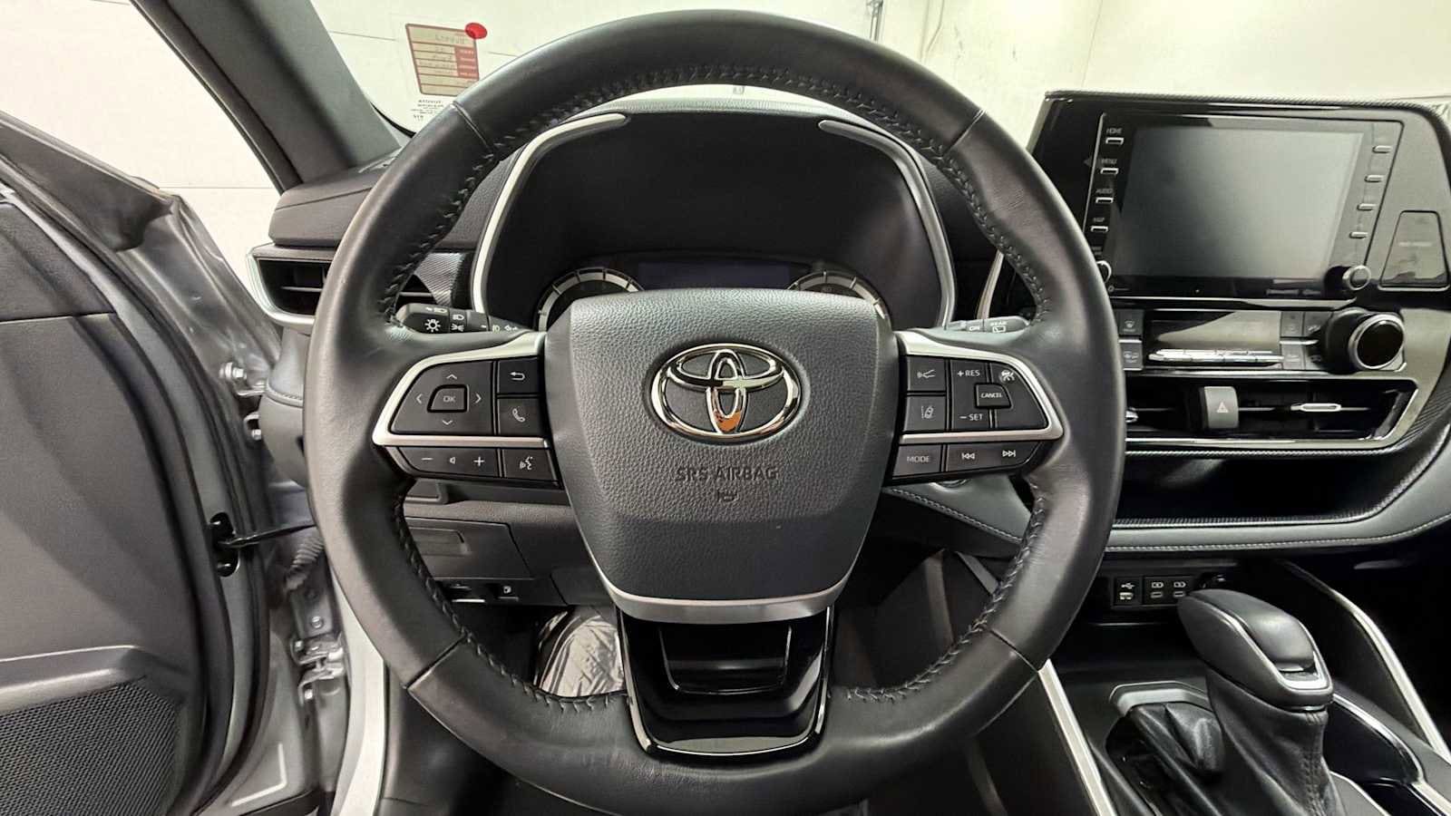 Thumbnail: 2022 Toyota Highlander - 16