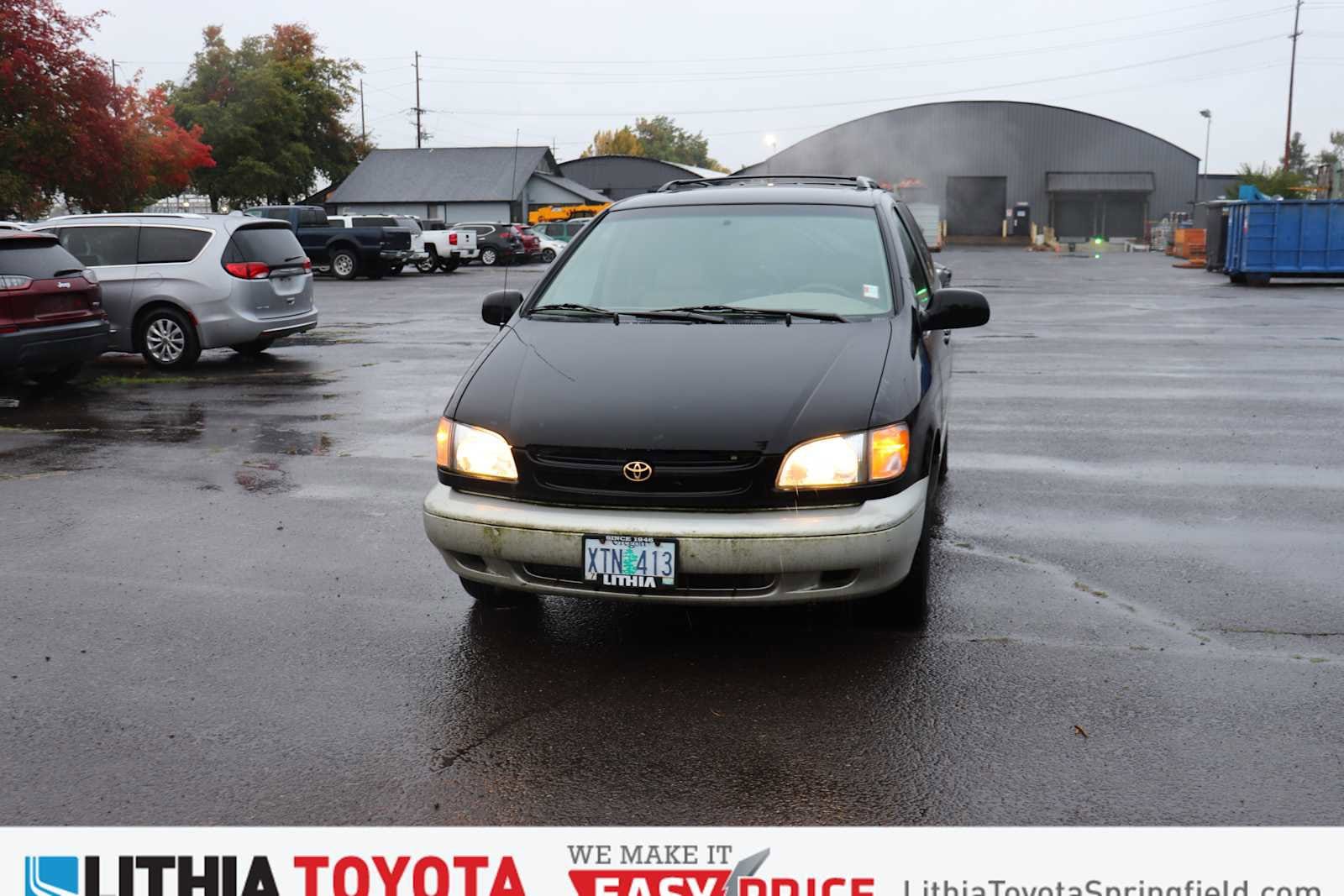 2000 Toyota Sienna XLE -
                  Springfield, OR