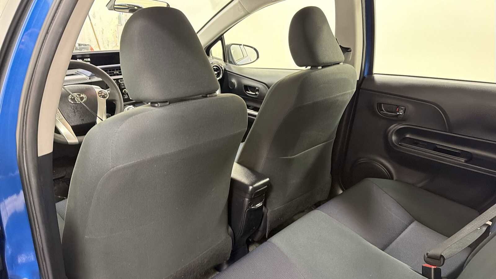 Thumbnail: 2017 Toyota Prius c - 23