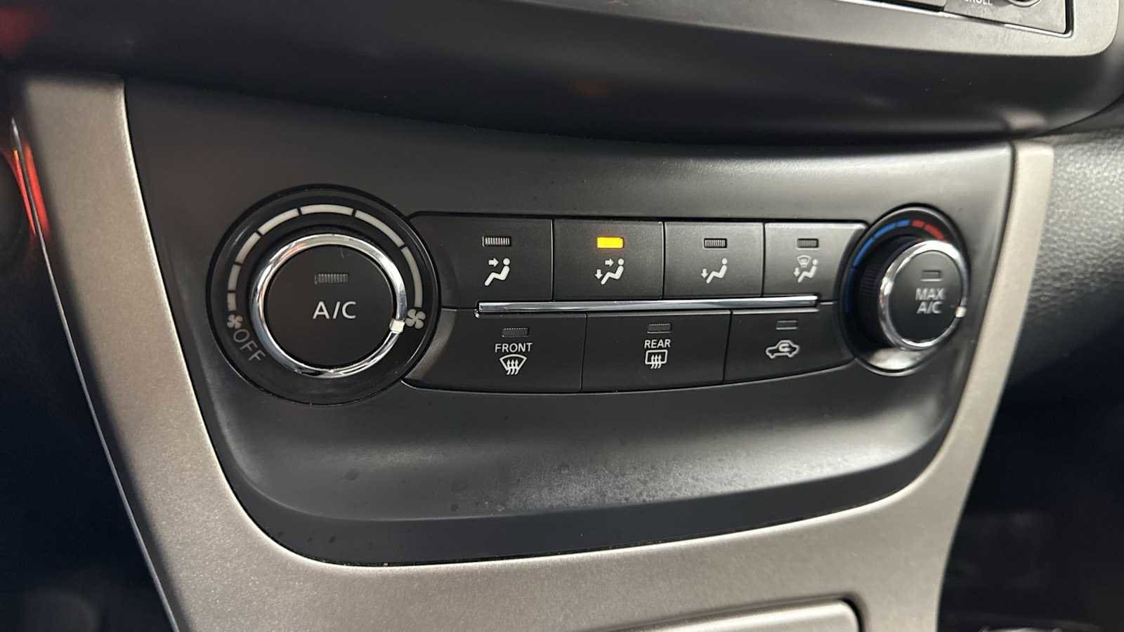 Thumbnail: 2015 Nissan Sentra - 20