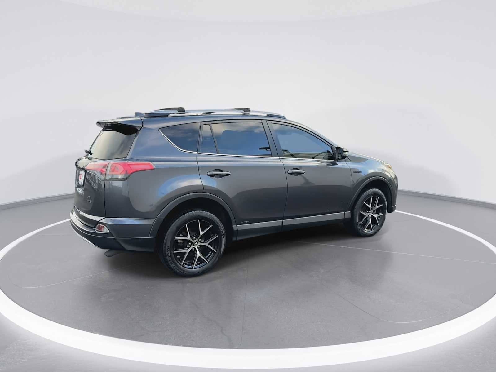 Thumbnail: 2017 Toyota RAV4 - 8