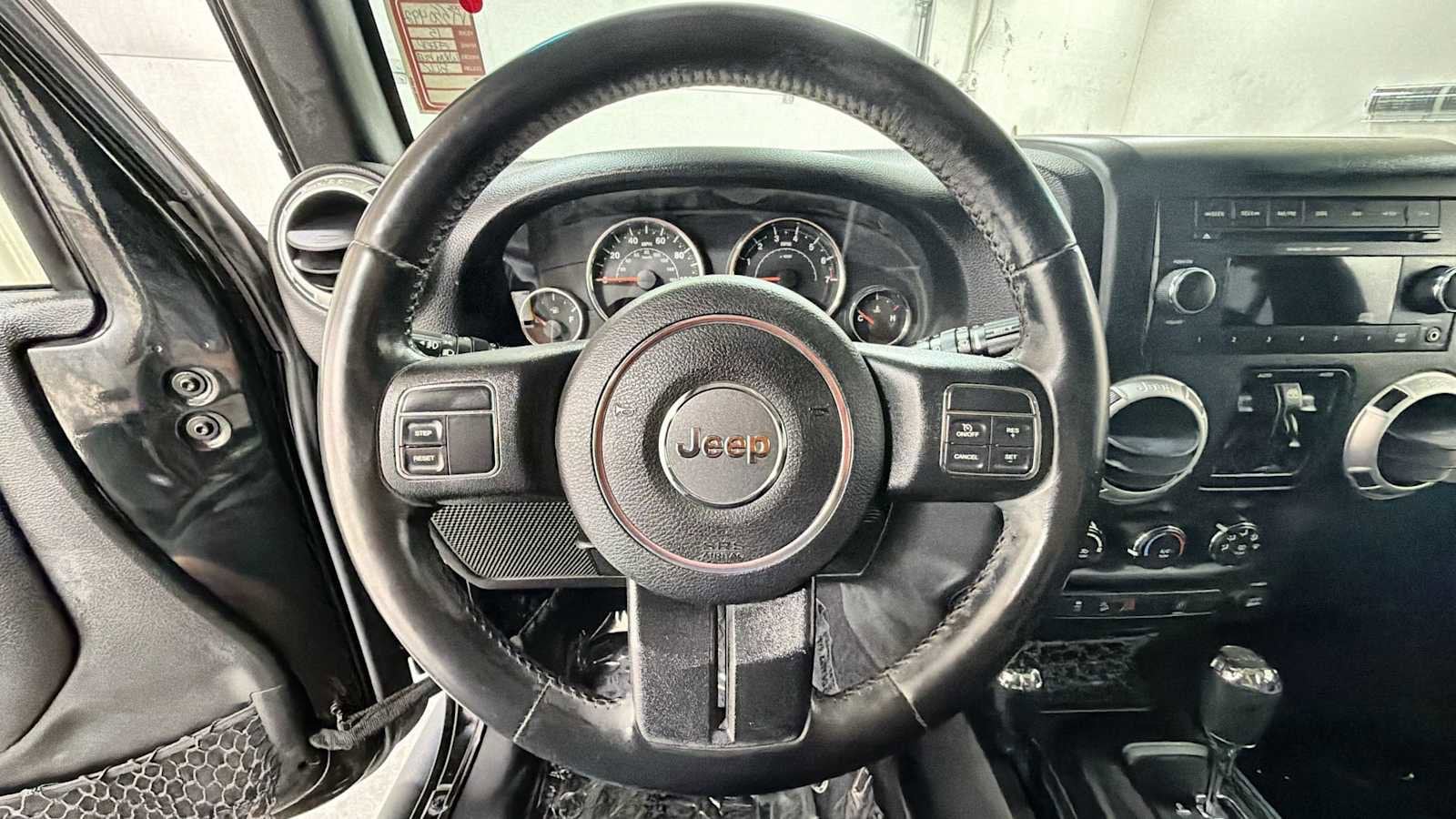 Thumbnail: 2015 Jeep Wrangler - 15