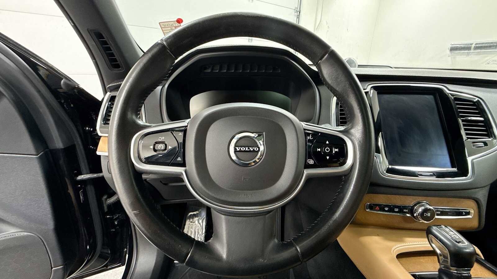 Thumbnail: 2018 Volvo XC90 - 16