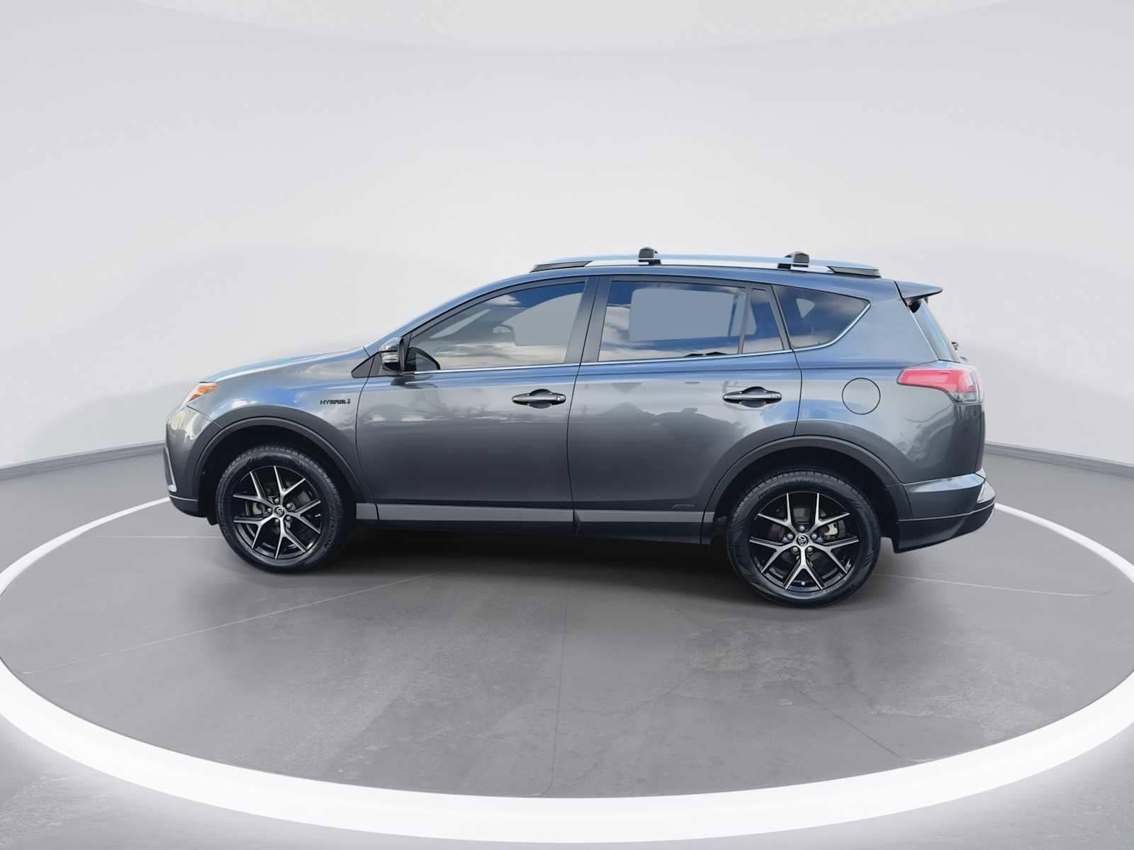 Thumbnail: 2017 Toyota RAV4 - 5