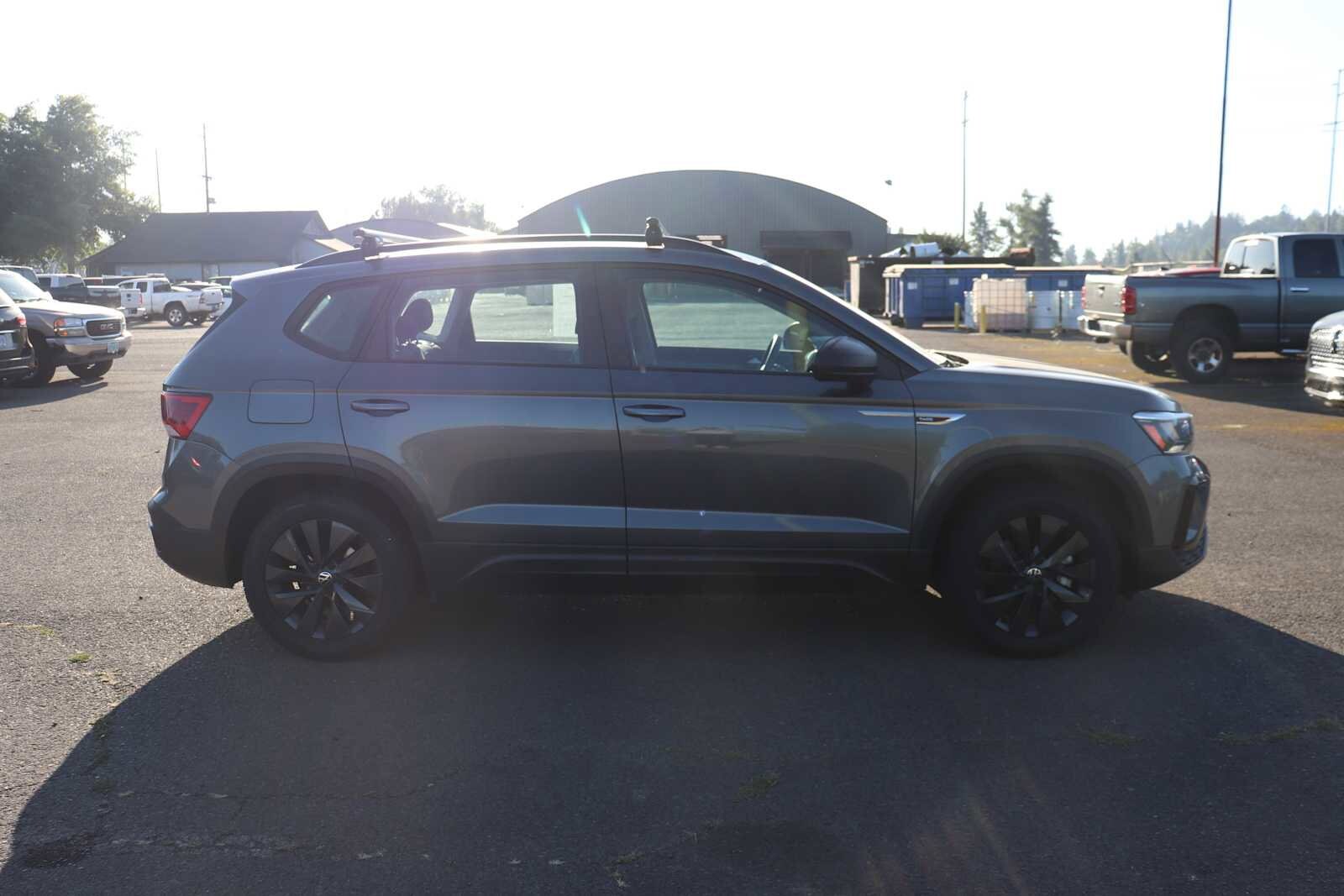 2022 Volkswagen Taos S photo 3