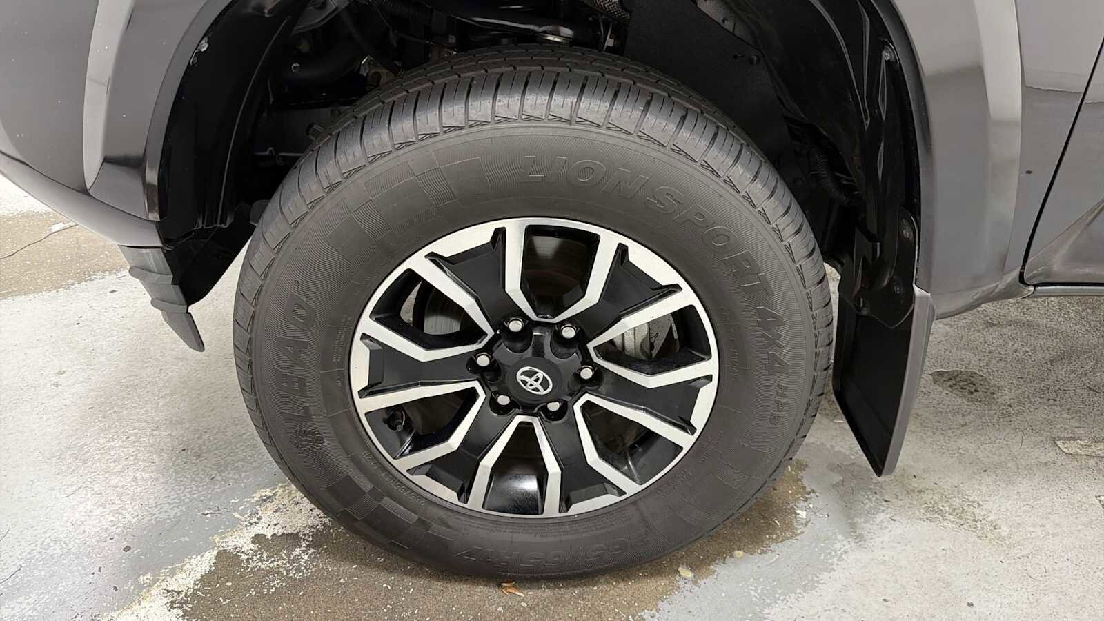 Thumbnail: 2021 Toyota Tacoma - 10