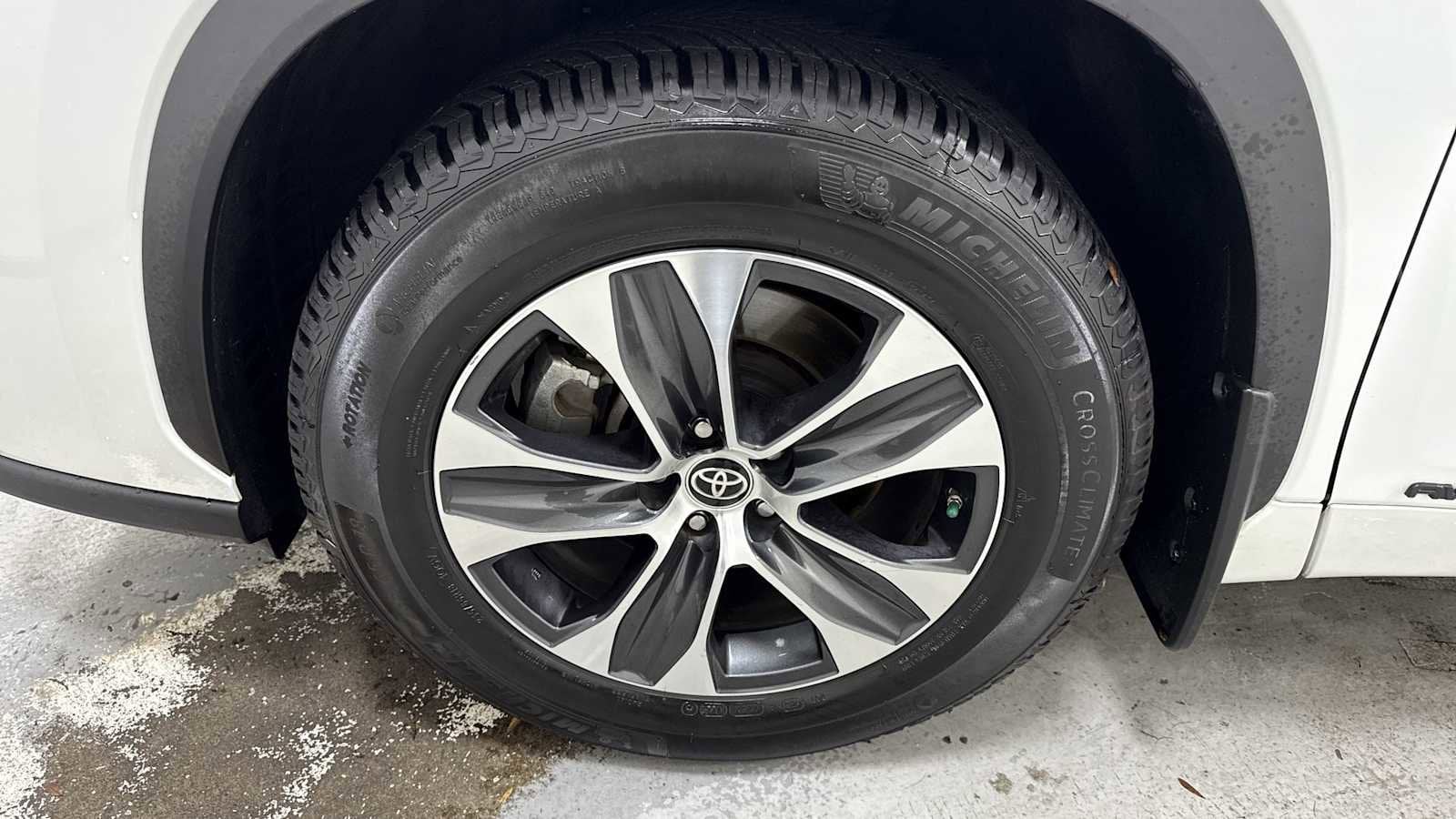 Thumbnail: 2022 Toyota Highlander - 10