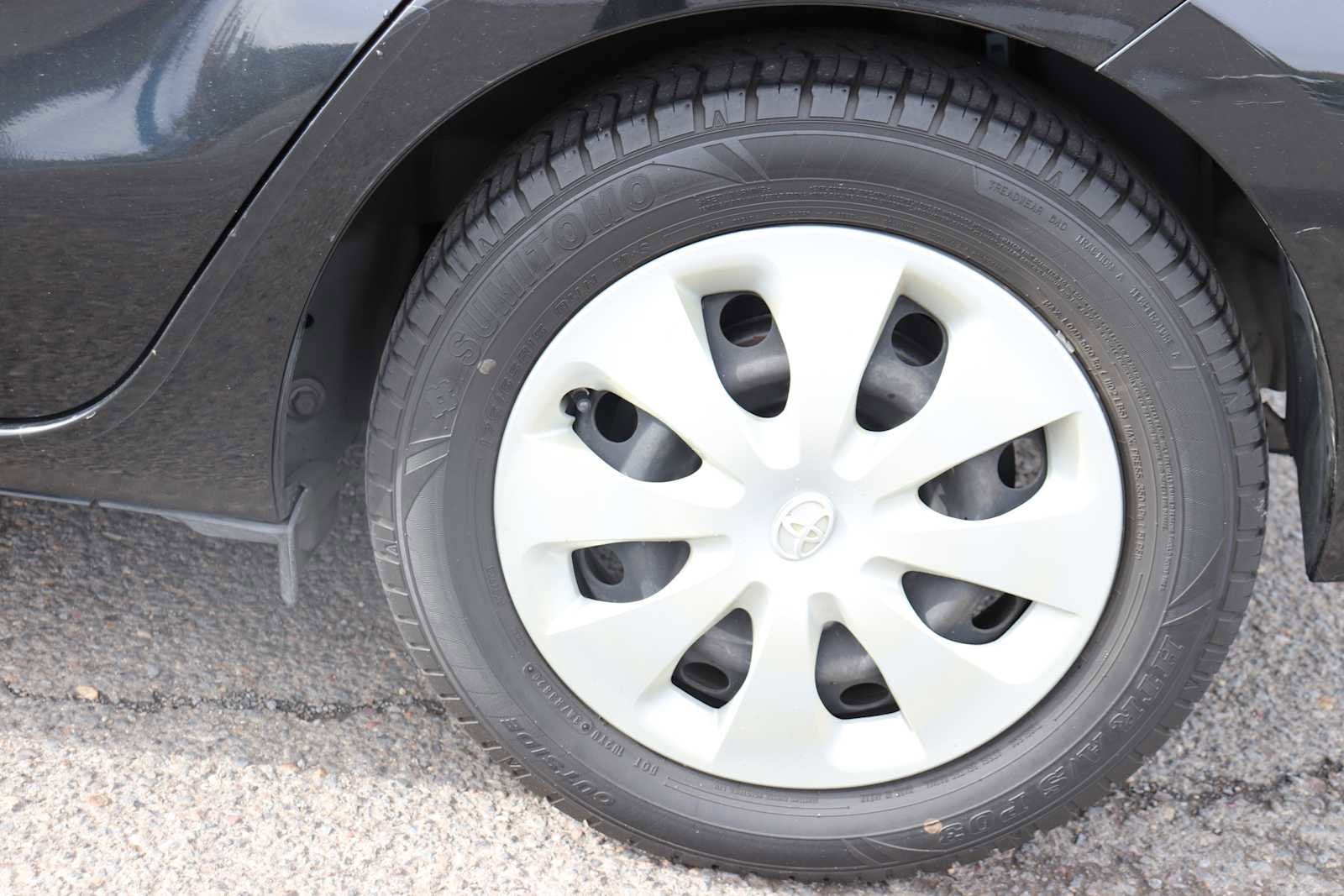 Thumbnail: 2014 Toyota Prius c - 9