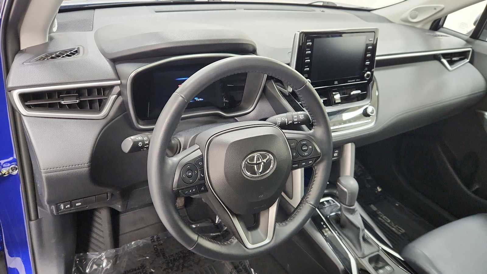 Thumbnail: 2022 Toyota Corolla Cross - 12